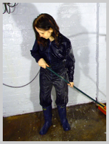  Felicity and Miss Pink wash each other! featuring Felicity, the Serving Wench 